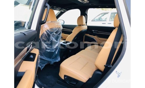 Acheter Import Voiture Kia Carens Blanc à Import - Dubai, Grande Comore Acheter Import Voiture Kia Carens Blanc à Import - Dubai, Grande Comore
