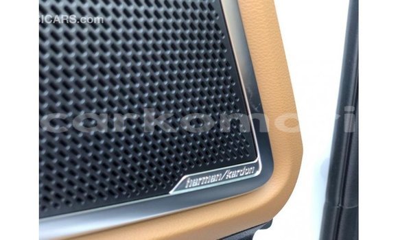 Acheter Import Voiture Kia Carens Blanc à Import - Dubai, Grande Comore Acheter Import Voiture Kia Carens Blanc à Import - Dubai, Grande Comore