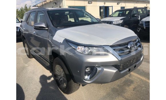 Acheter Import Voiture Toyota Fortuner Autre à Import - Dubai, Grande Comore