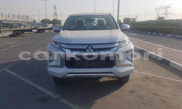 Acheter Import Voiture Mitsubishi L200 Blanc à Import - Dubai, Grande Comore