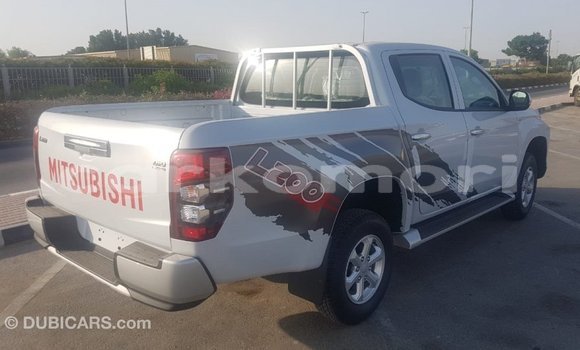 Acheter Import Voiture Mitsubishi L200 Blanc à Import - Dubai, Grande Comore Acheter Import Voiture Mitsubishi L200 Blanc à Import - Dubai, Grande Comore