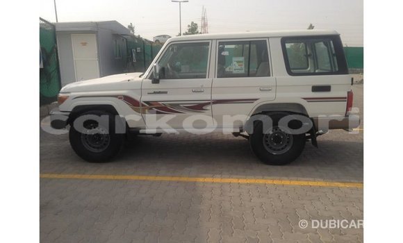 Acheter Import Voiture Toyota Land Cruiser Blanc à Import - Dubai, Grande Comore Acheter Import Voiture Toyota Land Cruiser Blanc à Import - Dubai, Grande Comore