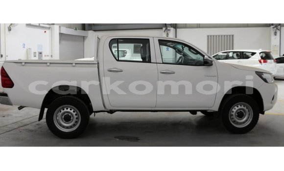 Acheter Import Voiture Toyota Hilux Blanc à Import - Dubai, Grande Comore Acheter Import Voiture Toyota Hilux Blanc à Import - Dubai, Grande Comore