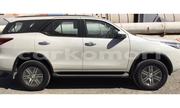 Acheter Import Voiture Toyota Fortuner Blanc à Import - Dubai, Grande Comore Acheter Import Voiture Toyota Fortuner Blanc à Import - Dubai, Grande Comore