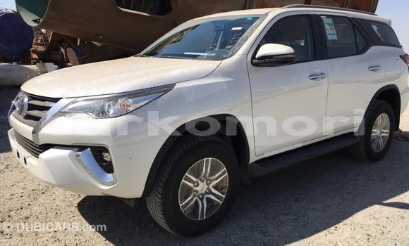 Acheter Import Voiture Toyota Fortuner Blanc à Import - Dubai, Grande Comore Acheter Import Voiture Toyota Fortuner Blanc à Import - Dubai, Grande Comore