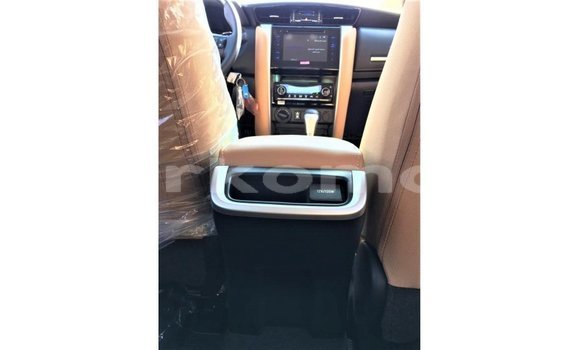 Acheter Import Voiture Toyota Fortuner Blanc à Import - Dubai, Grande Comore Acheter Import Voiture Toyota Fortuner Blanc à Import - Dubai, Grande Comore