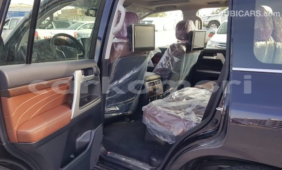 Acheter Import Voiture Toyota Land Cruiser Noir à Import - Dubai, Grande Comore Acheter Import Voiture Toyota Land Cruiser Noir à Import - Dubai, Grande Comore