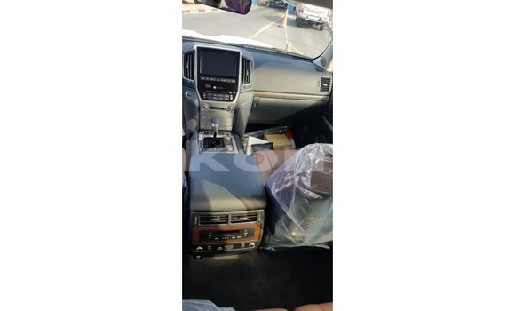 Acheter Import Voiture Toyota Land Cruiser Noir à Import - Dubai, Grande Comore Acheter Import Voiture Toyota Land Cruiser Noir à Import - Dubai, Grande Comore