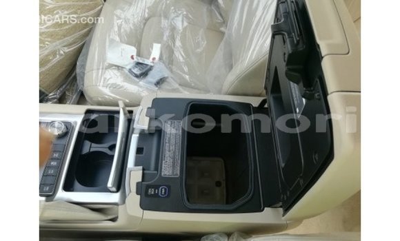 Acheter Import Voiture Toyota Land Cruiser Noir à Import - Dubai, Grande Comore Acheter Import Voiture Toyota Land Cruiser Noir à Import - Dubai, Grande Comore