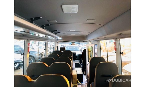 Acheter Import Voiture Toyota Coaster Blanc à Import - Dubai, Grande Comore Acheter Import Voiture Toyota Coaster Blanc à Import - Dubai, Grande Comore
