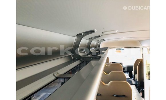 Acheter Import Voiture Toyota Coaster Blanc à Import - Dubai, Grande Comore Acheter Import Voiture Toyota Coaster Blanc à Import - Dubai, Grande Comore
