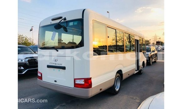 Acheter Import Voiture Toyota Coaster Blanc à Import - Dubai, Grande Comore Acheter Import Voiture Toyota Coaster Blanc à Import - Dubai, Grande Comore