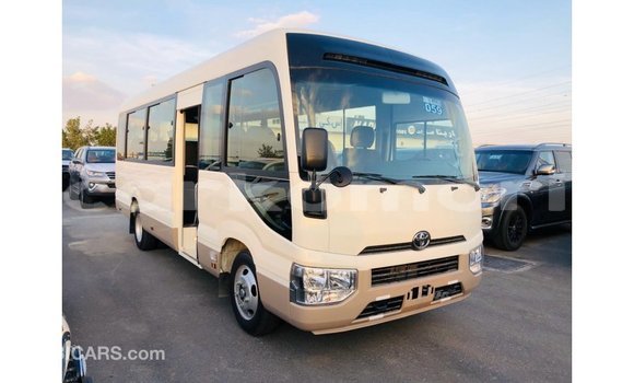 Acheter Import Voiture Toyota Coaster Blanc à Import - Dubai, Grande Comore Acheter Import Voiture Toyota Coaster Blanc à Import - Dubai, Grande Comore