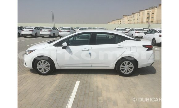 Acheter Import Voiture Nissan Sunny Blanc à Import - Dubai, Grande Comore Acheter Import Voiture Nissan Sunny Blanc à Import - Dubai, Grande Comore