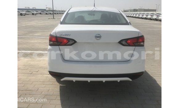 Acheter Import Voiture Nissan Sunny Blanc à Import - Dubai, Grande Comore Acheter Import Voiture Nissan Sunny Blanc à Import - Dubai, Grande Comore