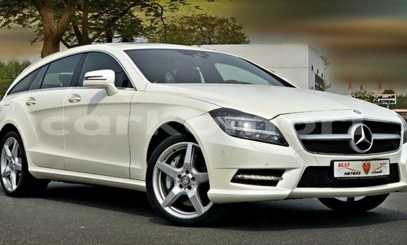 Buy Import Mercedes-Benz 190 White Car in Import - Dubai in Great Comore Buy Import Mercedes-Benz 190 White Car in Import - Dubai in Great Comore