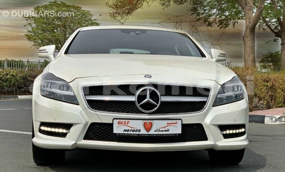 Buy Import Mercedes-Benz 190 White Car in Import - Dubai in Great Comore Buy Import Mercedes-Benz 190 White Car in Import - Dubai in Great Comore