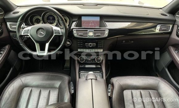 Buy Import Mercedes-Benz 190 White Car in Import - Dubai in Great Comore Buy Import Mercedes-Benz 190 White Car in Import - Dubai in Great Comore