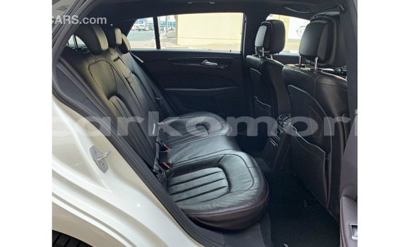 Buy Import Mercedes-Benz 190 White Car in Import - Dubai in Great Comore Buy Import Mercedes-Benz 190 White Car in Import - Dubai in Great Comore