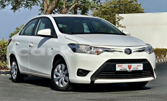 Acheter Import Voiture Toyota Yaris Blanc à Import - Dubai, Grande Comore