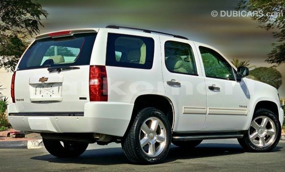 Acheter Import Voiture Chevrolet Tahoe Blanc à Import - Dubai, Grande Comore Acheter Import Voiture Chevrolet Tahoe Blanc à Import - Dubai, Grande Comore
