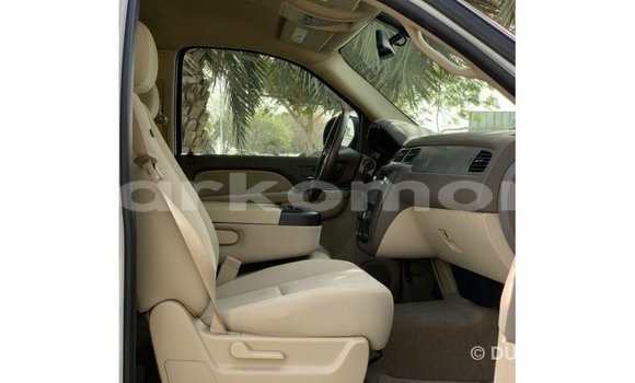Acheter Import Voiture Chevrolet Tahoe Blanc à Import - Dubai, Grande Comore Acheter Import Voiture Chevrolet Tahoe Blanc à Import - Dubai, Grande Comore