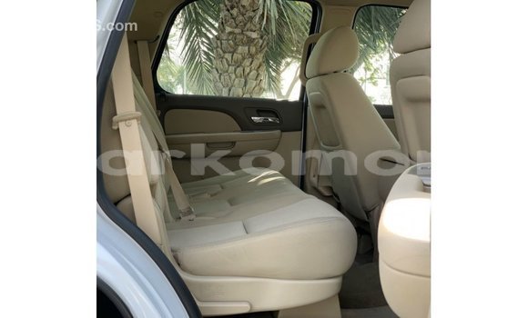 Acheter Import Voiture Chevrolet Tahoe Blanc à Import - Dubai, Grande Comore Acheter Import Voiture Chevrolet Tahoe Blanc à Import - Dubai, Grande Comore