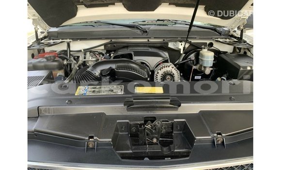 Acheter Import Voiture Chevrolet Tahoe Blanc à Import - Dubai, Grande Comore Acheter Import Voiture Chevrolet Tahoe Blanc à Import - Dubai, Grande Comore