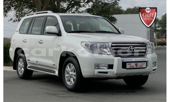Buy Import Toyota Land Cruiser White Car in Import - Dubai in Great Comore Buy Import Toyota Land Cruiser White Car in Import - Dubai in Great Comore