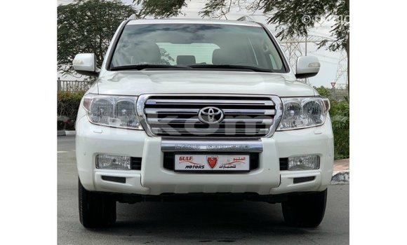 Buy Import Toyota Land Cruiser White Car in Import - Dubai in Great Comore Buy Import Toyota Land Cruiser White Car in Import - Dubai in Great Comore