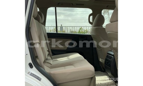 Buy Import Toyota Land Cruiser White Car in Import - Dubai in Great Comore Buy Import Toyota Land Cruiser White Car in Import - Dubai in Great Comore