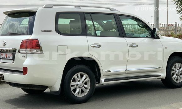 Buy Import Toyota Land Cruiser White Car in Import - Dubai in Great Comore Buy Import Toyota Land Cruiser White Car in Import - Dubai in Great Comore