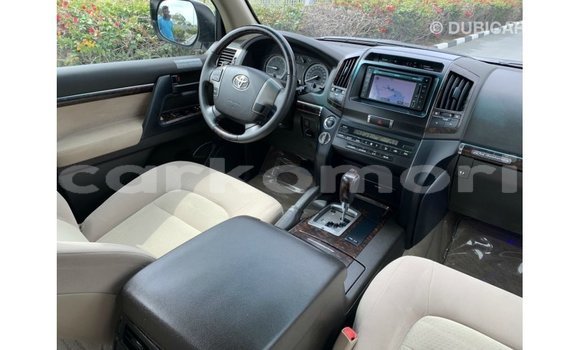 Buy Import Toyota Land Cruiser White Car in Import - Dubai in Great Comore Buy Import Toyota Land Cruiser White Car in Import - Dubai in Great Comore