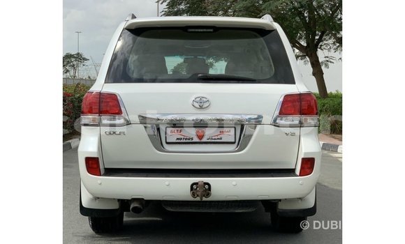 Buy Import Toyota Land Cruiser White Car in Import - Dubai in Great Comore Buy Import Toyota Land Cruiser White Car in Import - Dubai in Great Comore