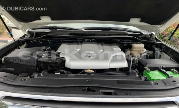 Buy Import Toyota Land Cruiser White Car in Import - Dubai in Great Comore Buy Import Toyota Land Cruiser White Car in Import - Dubai in Great Comore