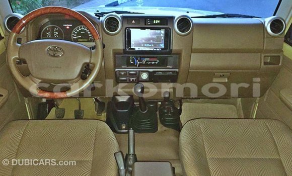 Acheter Import Voiture Toyota Land Cruiser Beige à Import - Dubai, Grande Comore Acheter Import Voiture Toyota Land Cruiser Beige à Import - Dubai, Grande Comore