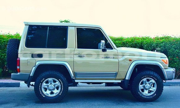Acheter Import Voiture Toyota Land Cruiser Beige à Import - Dubai, Grande Comore Acheter Import Voiture Toyota Land Cruiser Beige à Import - Dubai, Grande Comore