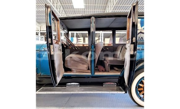 Acheter Import Voiture Buick Electra Bleu à Import - Dubai, Grande Comore Acheter Import Voiture Buick Electra Bleu à Import - Dubai, Grande Comore