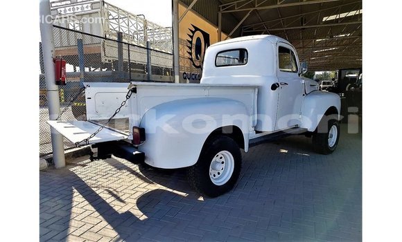 Acheter Import Voiture Ford Club Wagon Blanc à Import - Dubai, Grande Comore Acheter Import Voiture Ford Club Wagon Blanc à Import - Dubai, Grande Comore