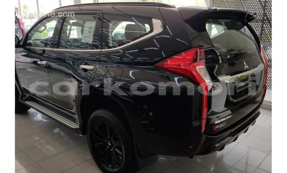 Acheter Import Voiture Mitsubishi Montero Noir à Import - Dubai, Grande Comore Acheter Import Voiture Mitsubishi Montero Noir à Import - Dubai, Grande Comore