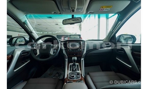 Acheter Import Voiture Mitsubishi Montero Noir à Import - Dubai, Grande Comore Acheter Import Voiture Mitsubishi Montero Noir à Import - Dubai, Grande Comore