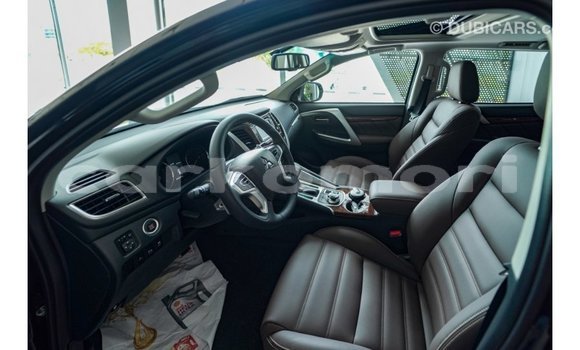 Acheter Import Voiture Mitsubishi Montero Noir à Import - Dubai, Grande Comore Acheter Import Voiture Mitsubishi Montero Noir à Import - Dubai, Grande Comore