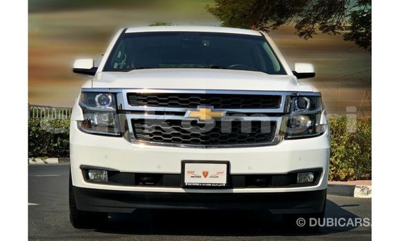 Acheter Import Voiture Chevrolet Tahoe Blanc à Import - Dubai, Grande Comore Acheter Import Voiture Chevrolet Tahoe Blanc à Import - Dubai, Grande Comore