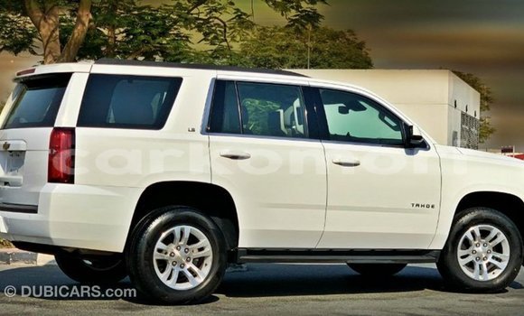 Acheter Import Voiture Chevrolet Tahoe Blanc à Import - Dubai, Grande Comore Acheter Import Voiture Chevrolet Tahoe Blanc à Import - Dubai, Grande Comore