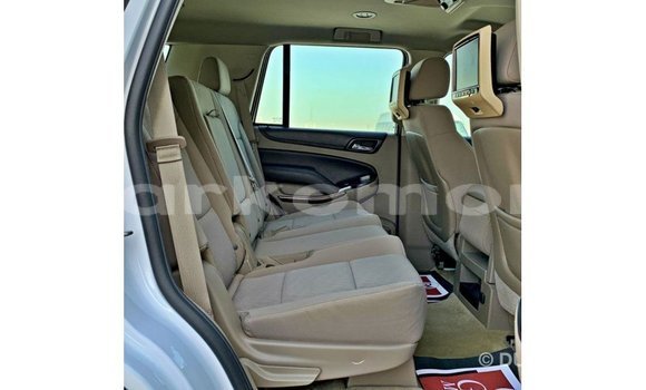Acheter Import Voiture Chevrolet Tahoe Blanc à Import - Dubai, Grande Comore Acheter Import Voiture Chevrolet Tahoe Blanc à Import - Dubai, Grande Comore