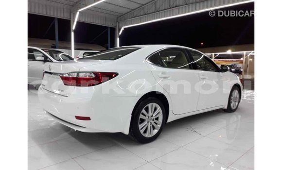 Acheter Import Voiture Lexus ES Blanc à Import - Dubai, Grande Comore Acheter Import Voiture Lexus ES Blanc à Import - Dubai, Grande Comore