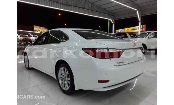 Acheter Import Voiture Lexus ES Blanc à Import - Dubai, Grande Comore Acheter Import Voiture Lexus ES Blanc à Import - Dubai, Grande Comore