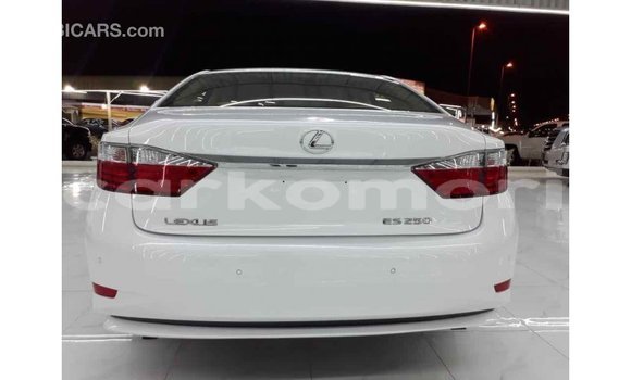 Acheter Import Voiture Lexus ES Blanc à Import - Dubai, Grande Comore Acheter Import Voiture Lexus ES Blanc à Import - Dubai, Grande Comore