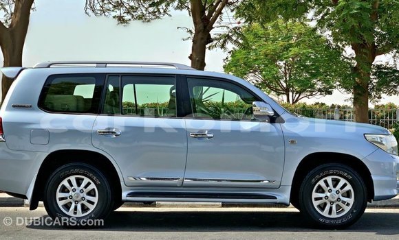 Buy Import Toyota Land Cruiser Blue Car in Import - Dubai in Great Comore Buy Import Toyota Land Cruiser Blue Car in Import - Dubai in Great Comore