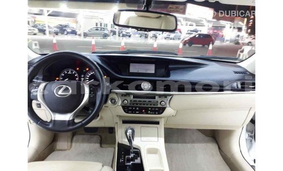 Acheter Import Voiture Lexus ES Blanc à Import - Dubai, Grande Comore Acheter Import Voiture Lexus ES Blanc à Import - Dubai, Grande Comore